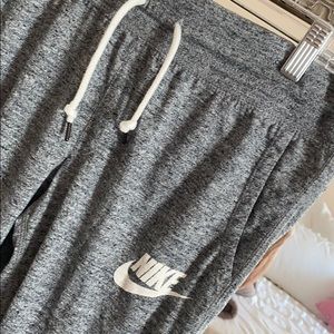 NWOT Nike Pocket Crop Drawstring Lightweight Pants